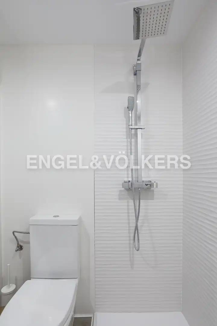 Badezimmer von Wohnung zur Miete in Madrid mit Klimaanlage, Heizung und Möbliert