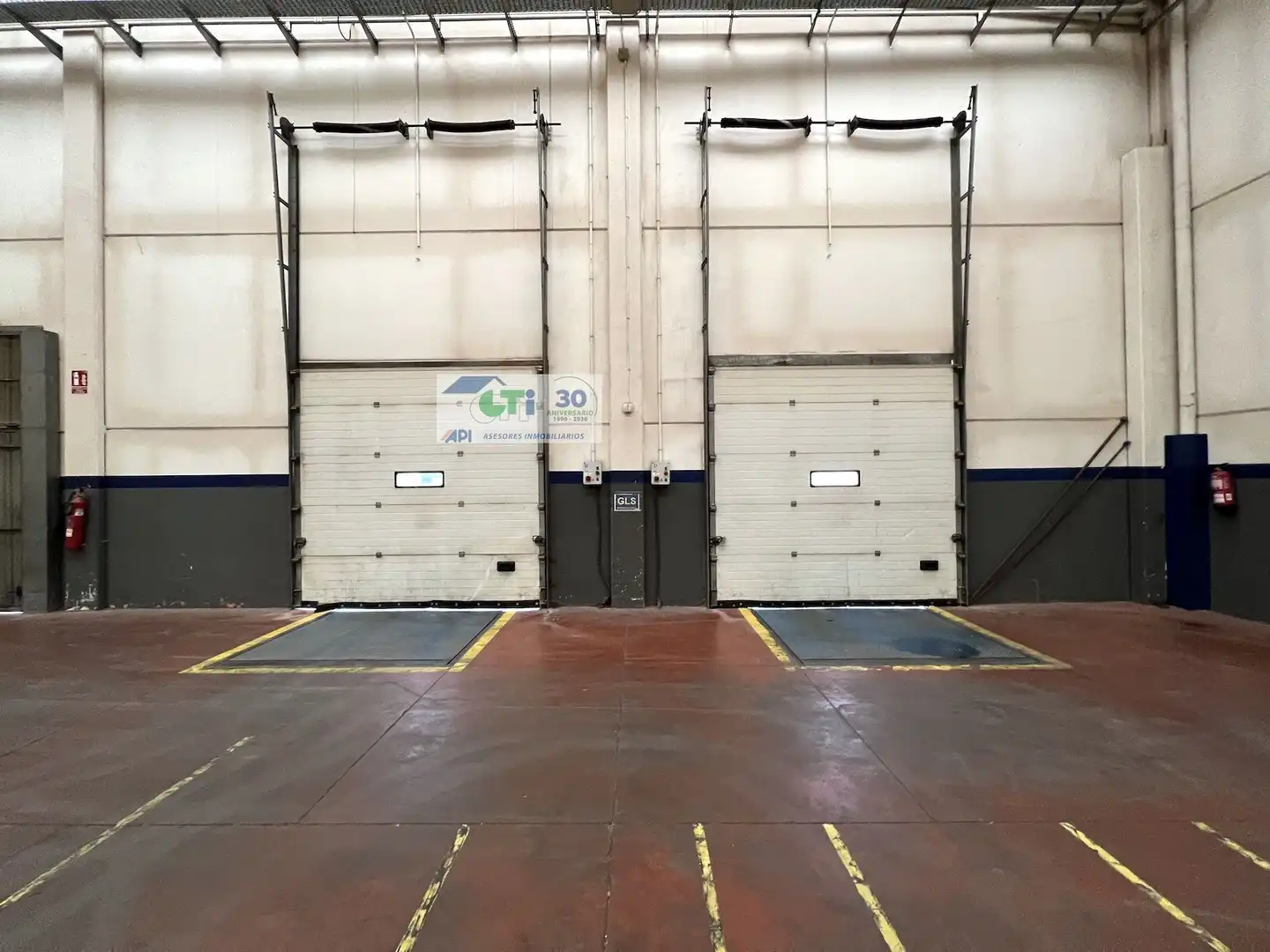 Nau industrial en venda a C / BUENOS AIRES, La Muela