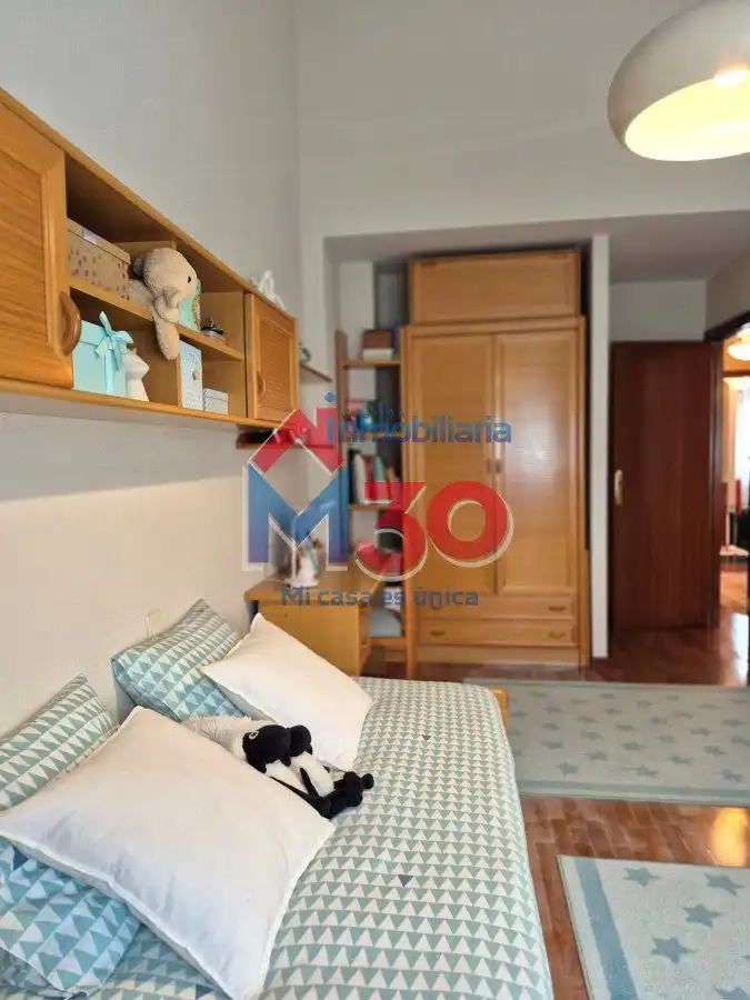 Dormitori de Casa adosada en venda en Miranda de Ebro amb Calefacció, Terrassa i Traster