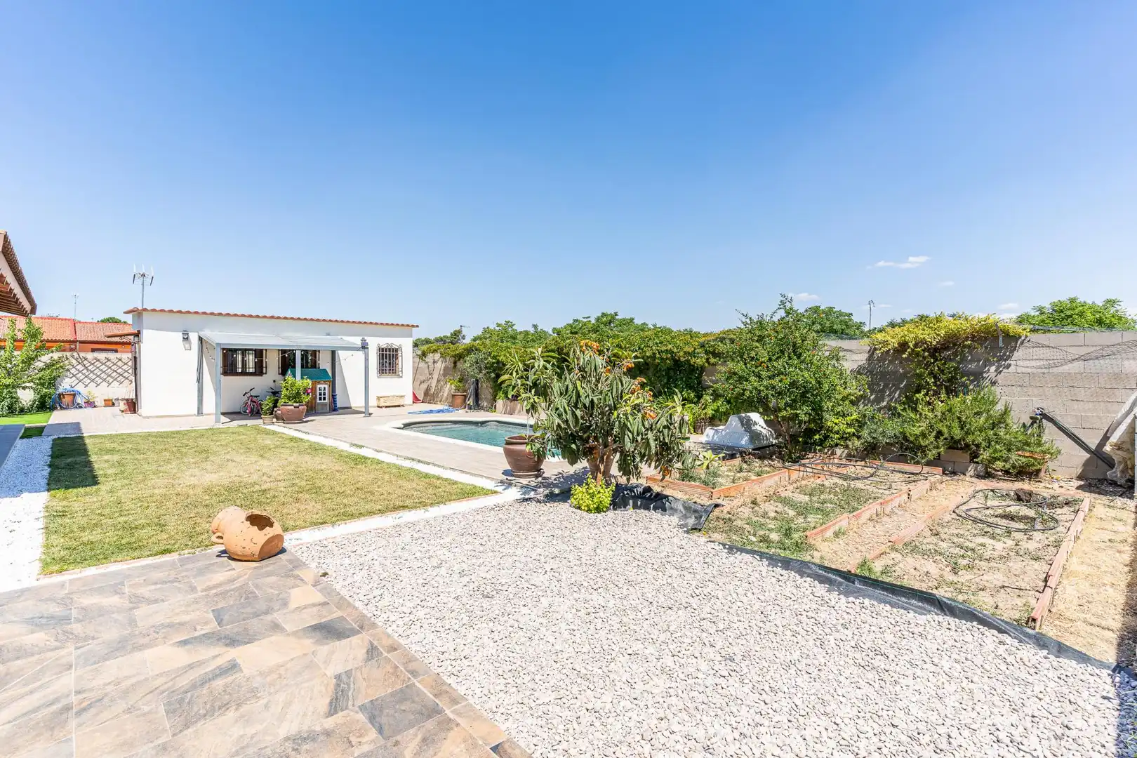 Garden of Houses for sale in Yuncos  with Air Conditioner, Heating and Private garden