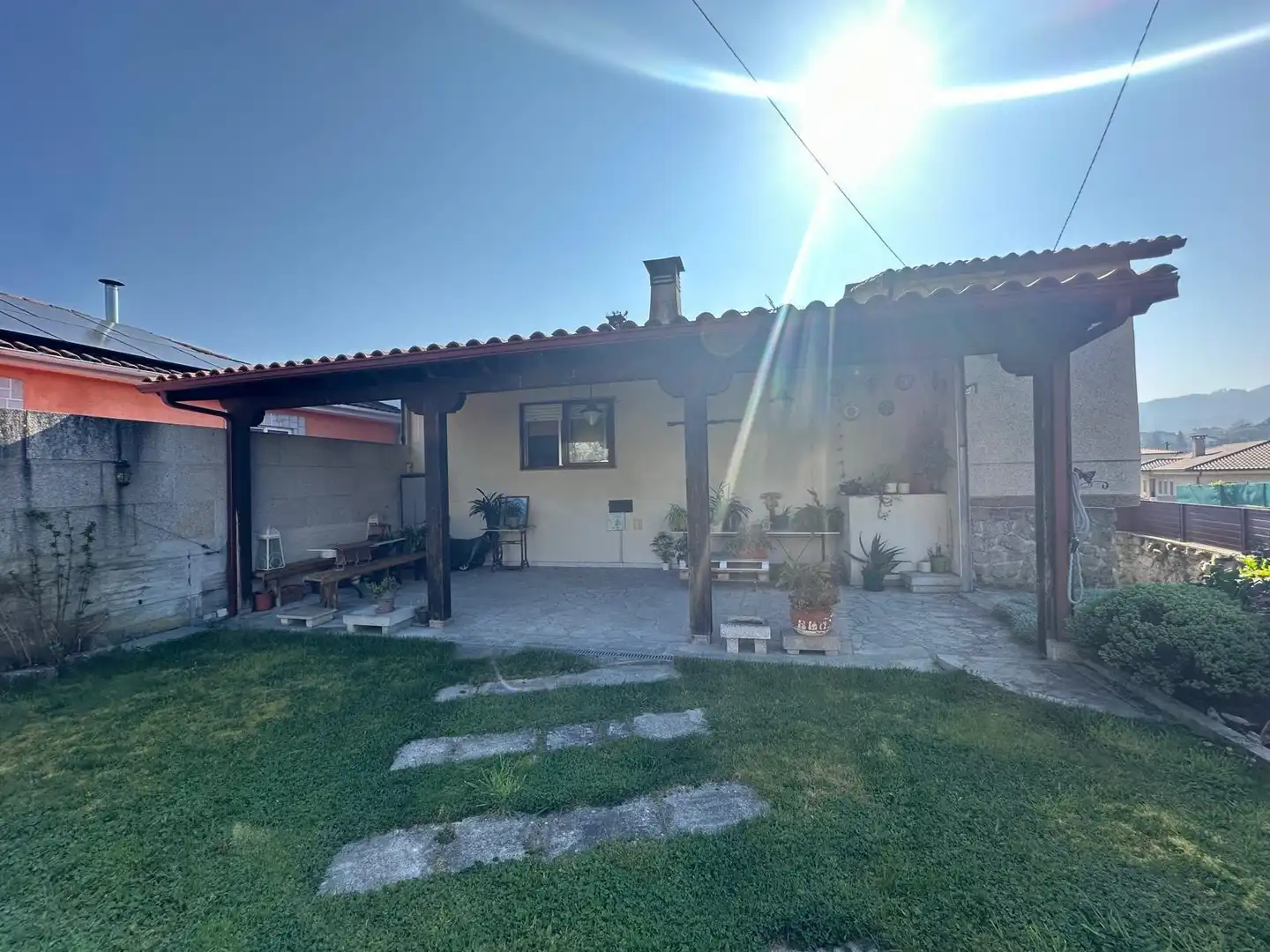 Vista exterior de Casa o xalet en venda en Allariz amb Calefacció, Jardí privat i Moblat