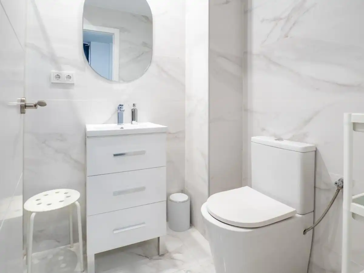 Badezimmer von Wohnungen zum Verkauf in Córdoba mit Klimaanlage, Heizung und Möbliert