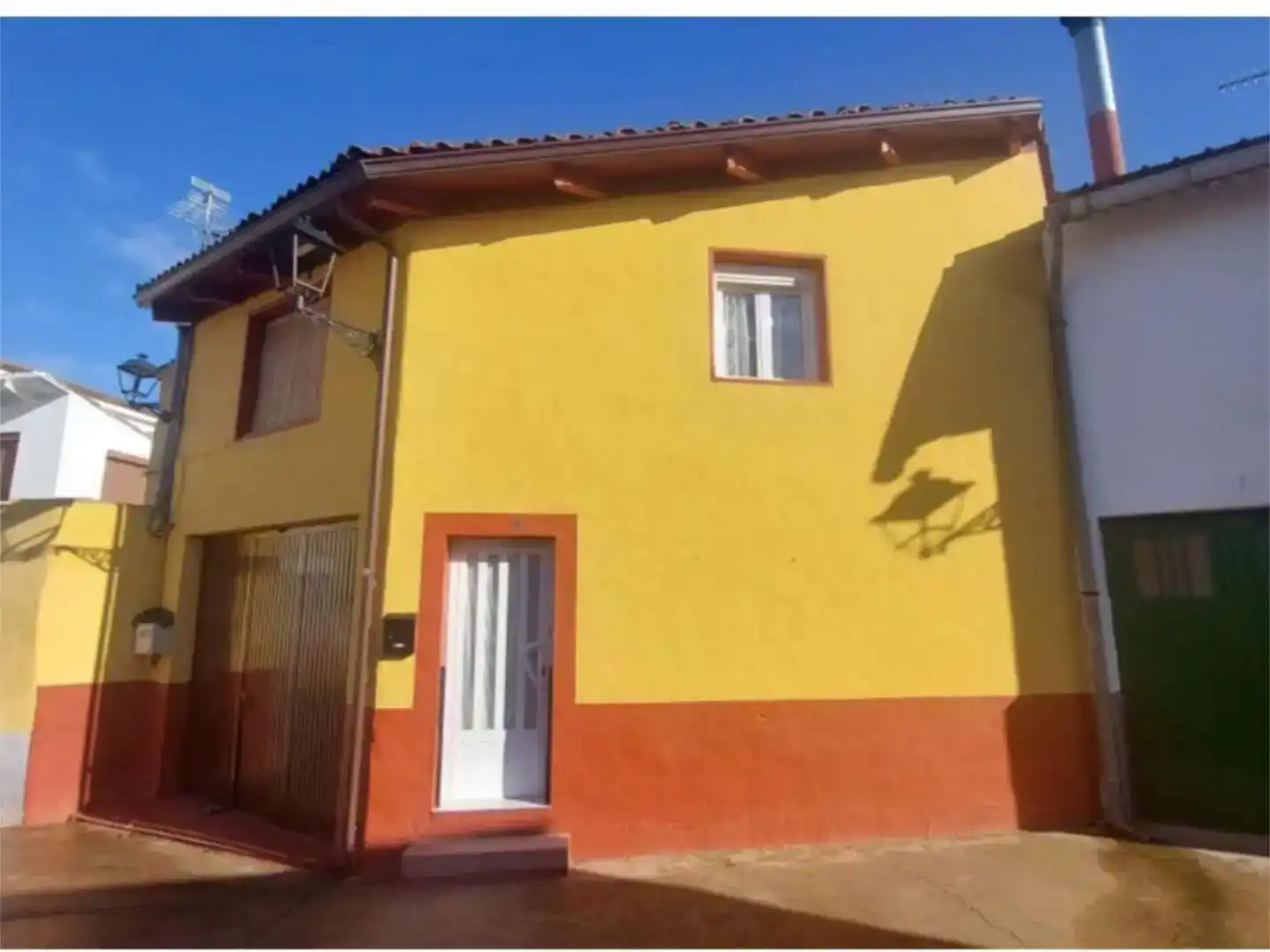 Vista exterior de Finca rústica en venda en Huércanos amb Balcó