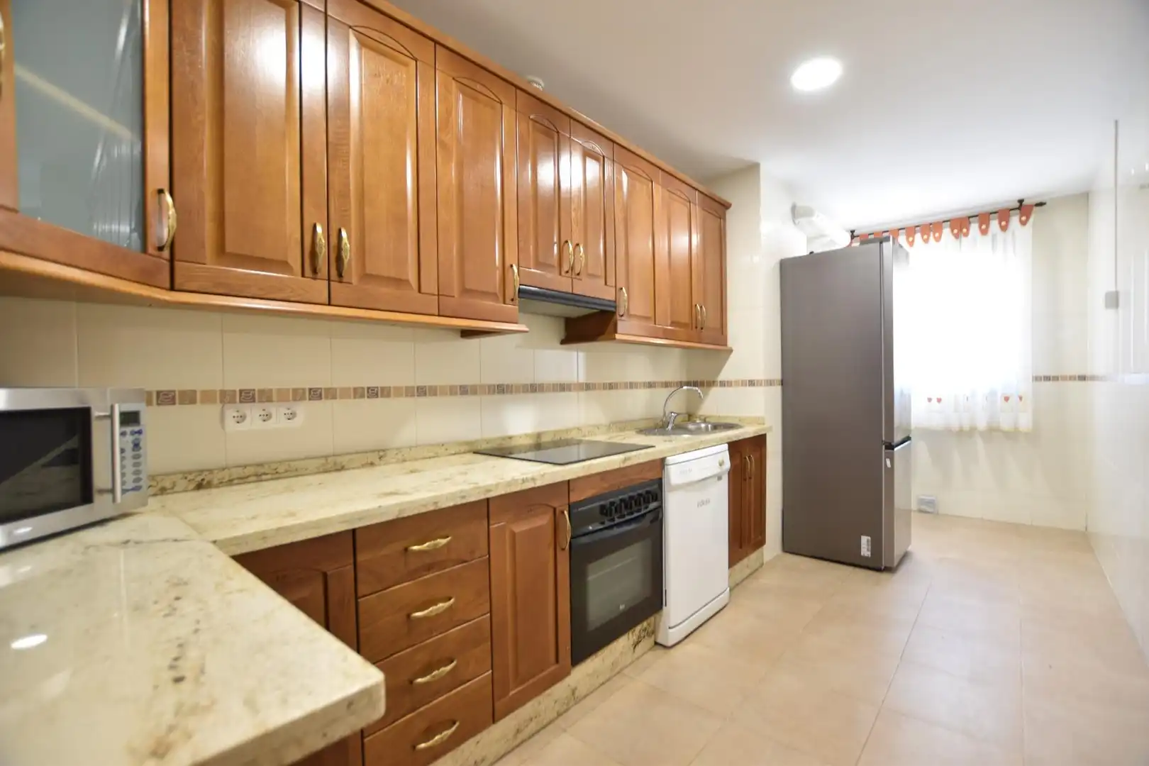 Küche von Wohnung zur Miete in Granada mit Klimaanlage, Heizung und Terrasse
