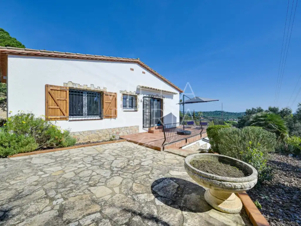 Vista exterior de Casa o chalet en venta en Castell d'Aro, Platja d'Aro i s'Agaró con Aire acondicionado, Calefacción y Jardín privado