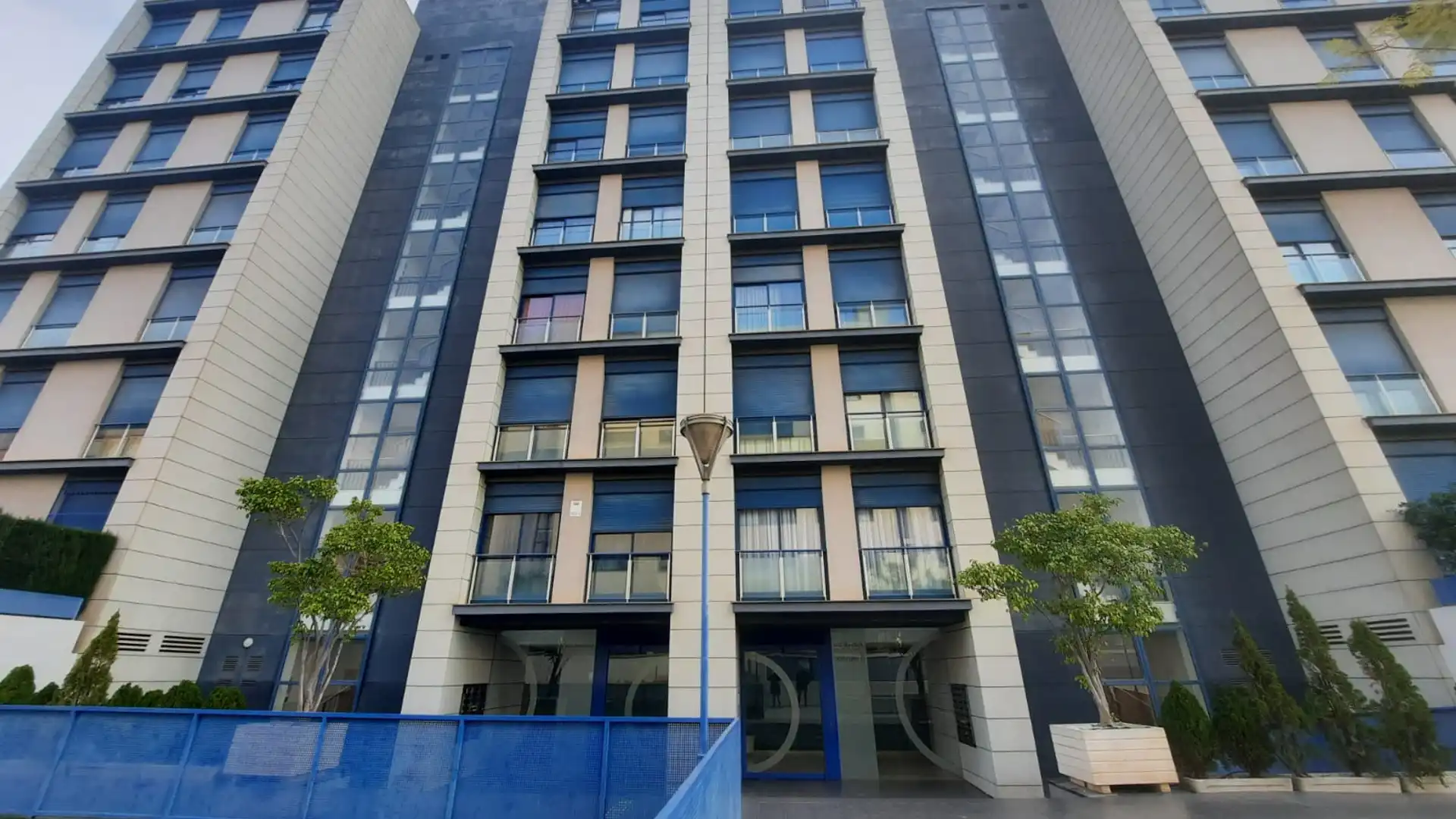 Vista exterior de Piso en venta en Castellón de la Plana / Castelló de la Plana con Jardín privado, Parquet y Terraza