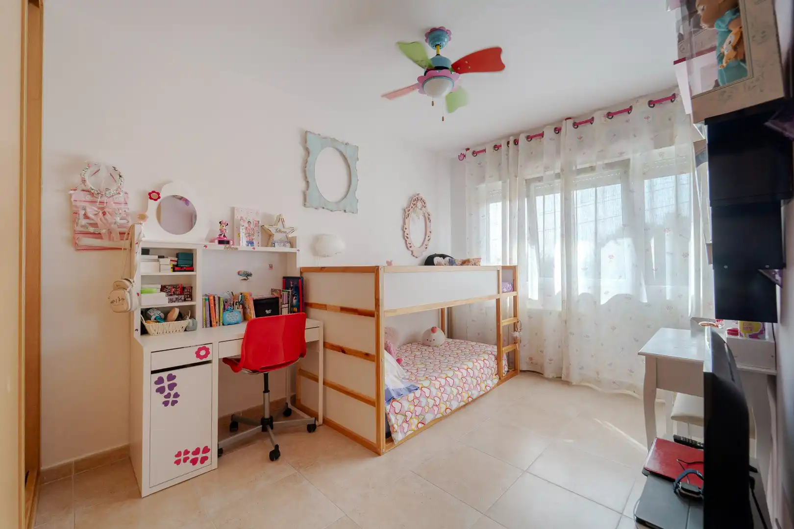 Habitación de Casa adosada en venta en Casarrubios del Monte con Aire acondicionado, Calefacción y Jardín privado