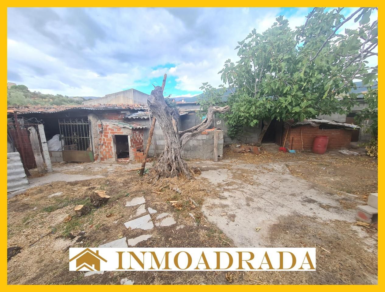 Industrial buildings for sale in La Adrada 