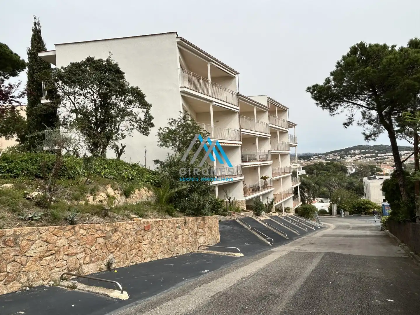 Vista exterior de Apartament de lloguer en Sant Feliu de Guíxols amb Calefacció, Terrassa i Alarma