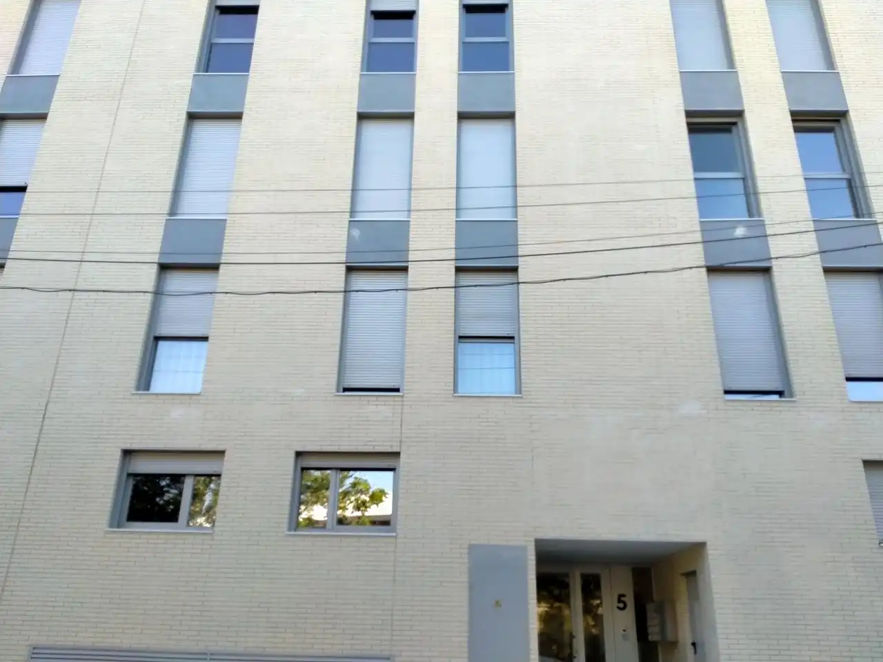 Außenansicht von Wohnung zum Verkauf in Zaragoza mit Klimaanlage, Heizung und Terrasse