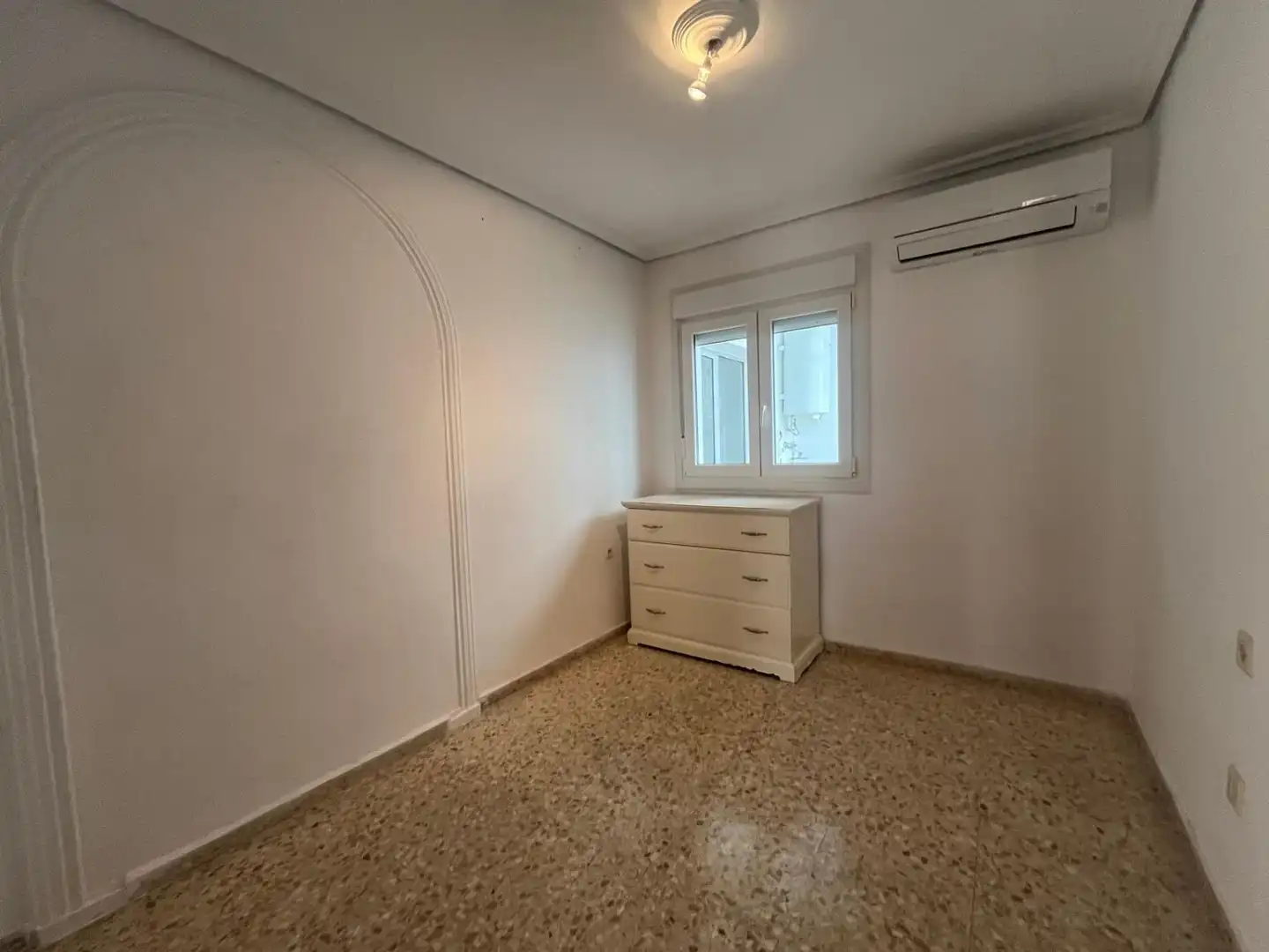 Bedroom of Flat for rent in Sevilla  with Air Conditioner, Terrace and Community pool