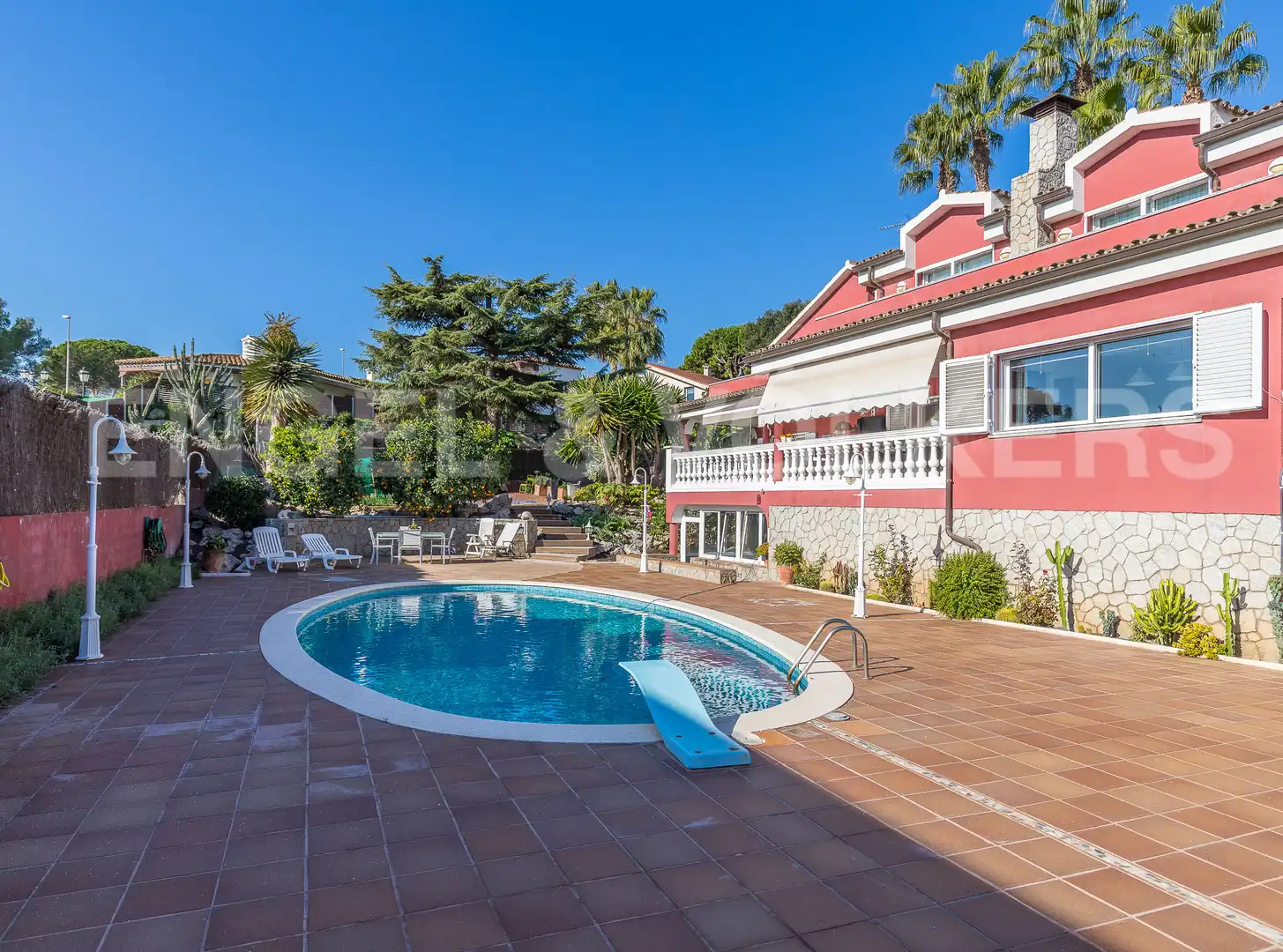 Piscina de Casa o chalet en venta en Alella con Aire acondicionado, Calefacción y Jardín privado