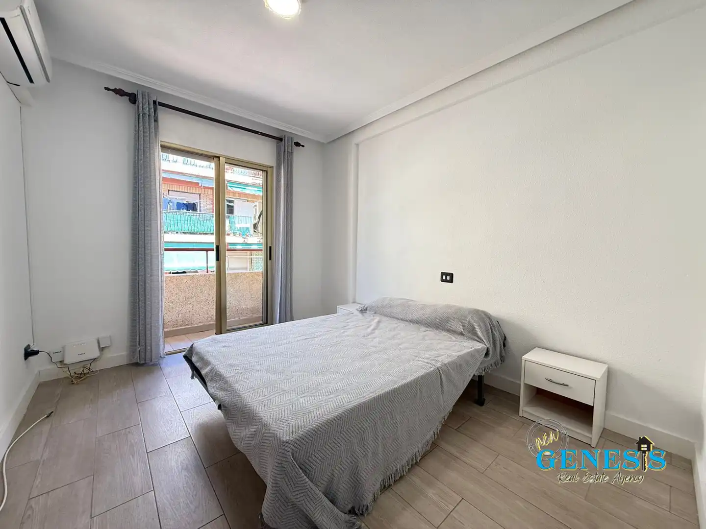 Habitación de Piso en venta en Torrevieja con Aire acondicionado, Terraza y Amueblado