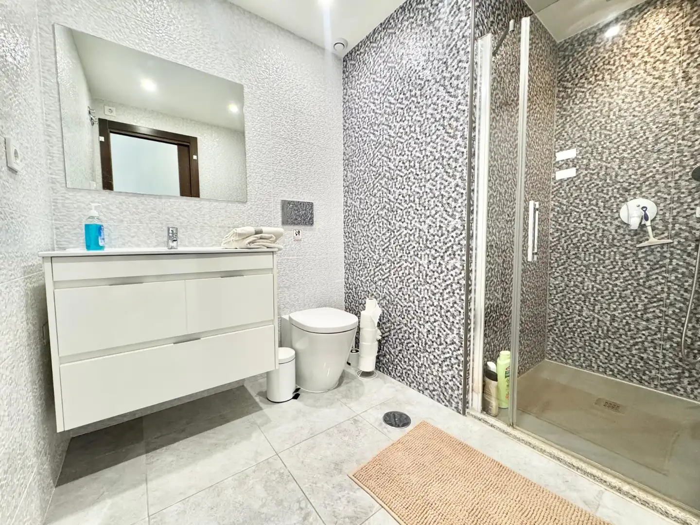 Bany de Casa o xalet de lloguer en Torrevieja amb Aire condicionat, Piscina i Moblat