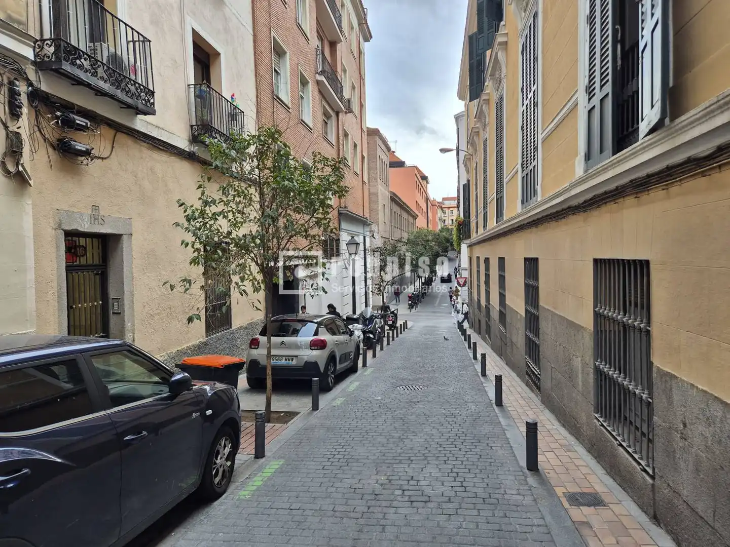 Exterior view of Apartments for sale in Madrid  with Furnished