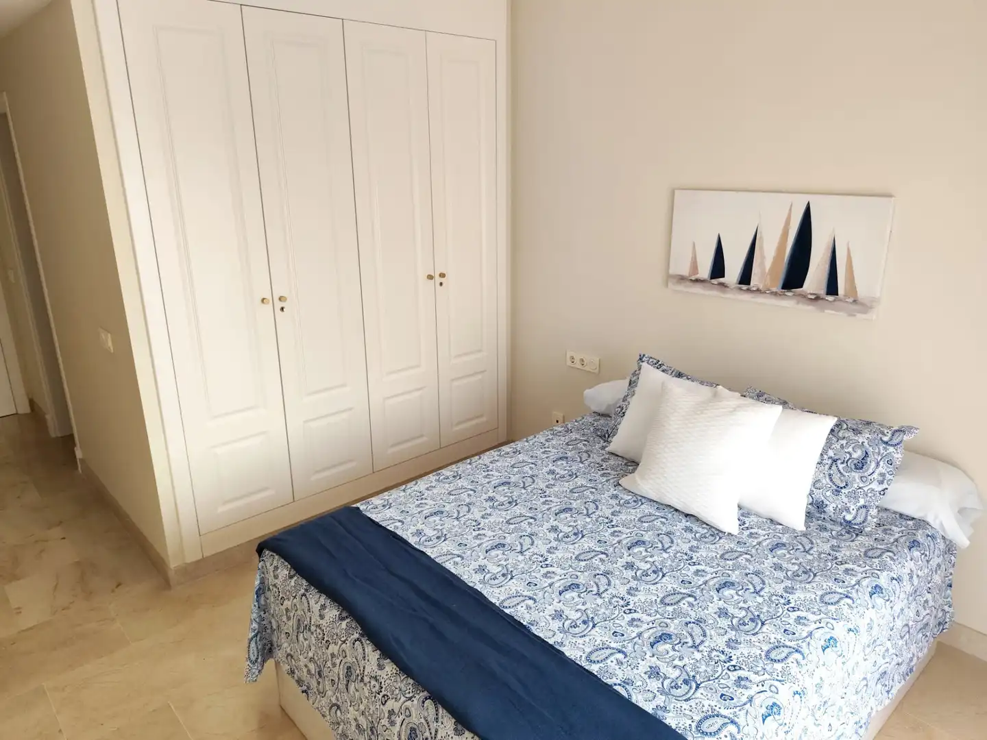 Dormitori de Apartament en venda en Manilva amb Aire condicionat, Terrassa i Piscina