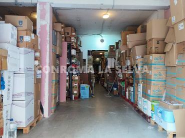 Locale commerciale in vendita a Calle pare i puig