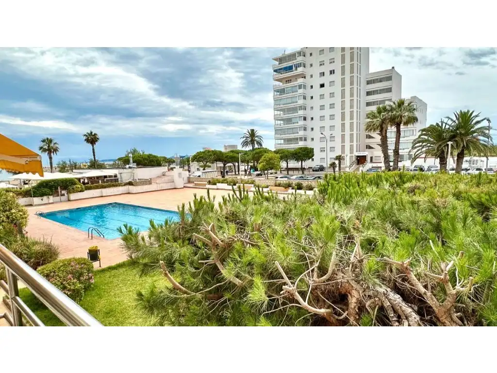 Piscina de Apartament en venda en Roses