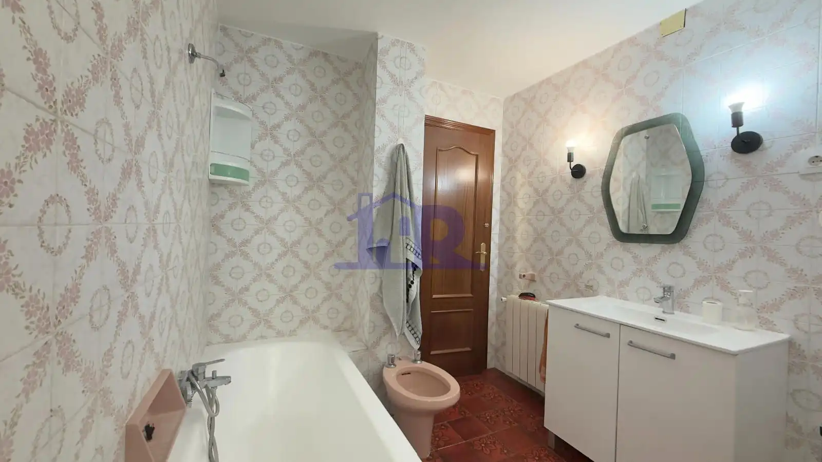 Baño de Piso de alquiler en Cuenca con Calefacción y Terraza