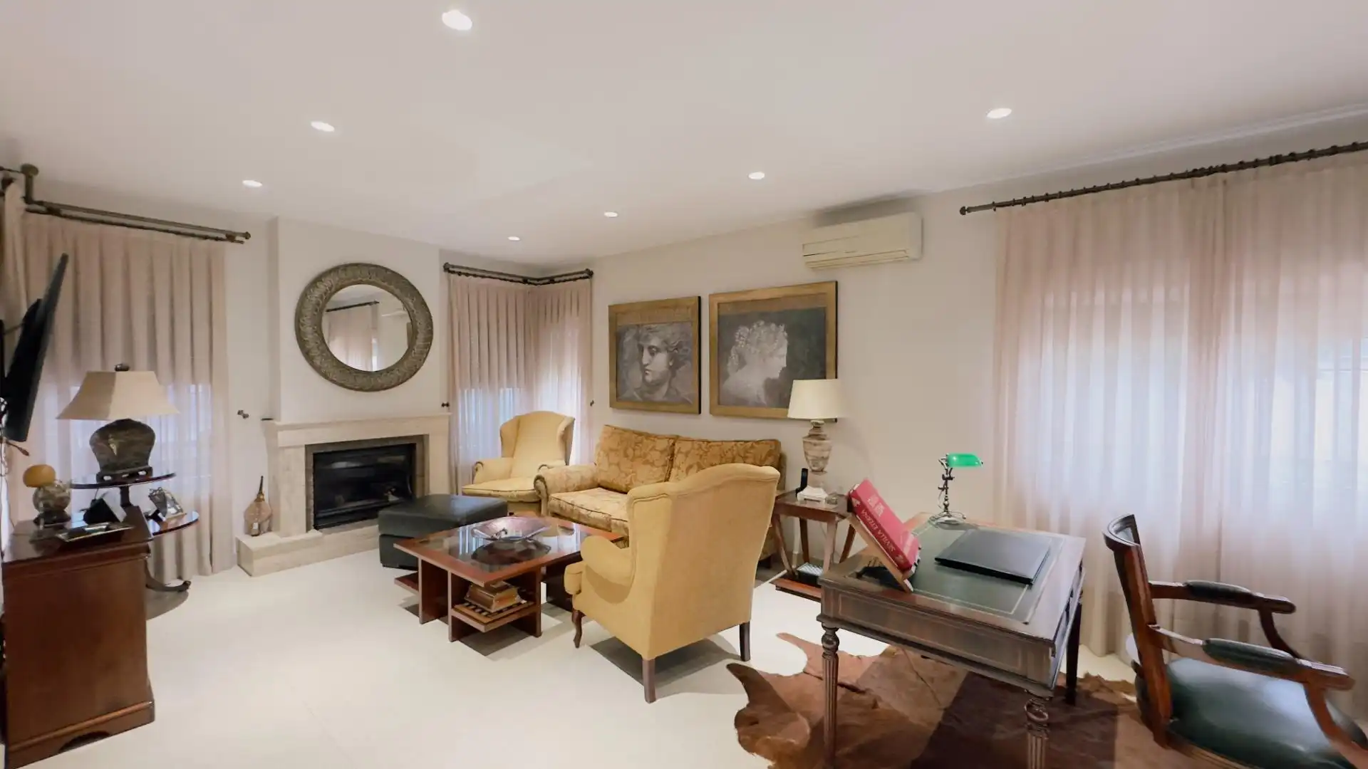 Sala d'estar de Casa o xalet en venda en Alcalá de Guadaira amb Aire condicionat, Jardí privat i Terrassa