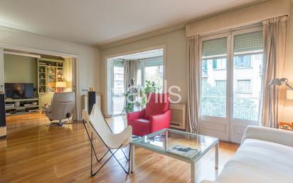 Living room of Apartment for sale in  Barcelona Capital