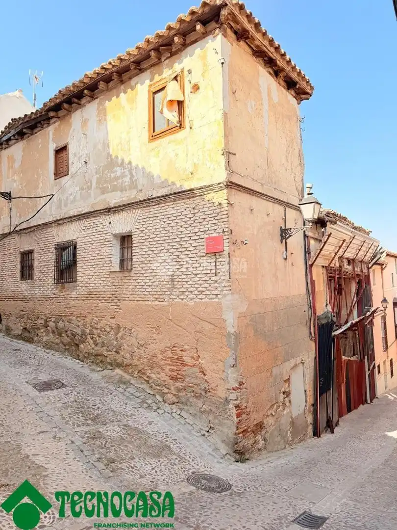 Vista exterior de Casa adosada en venda en Toledo amb Terrassa i Balcó