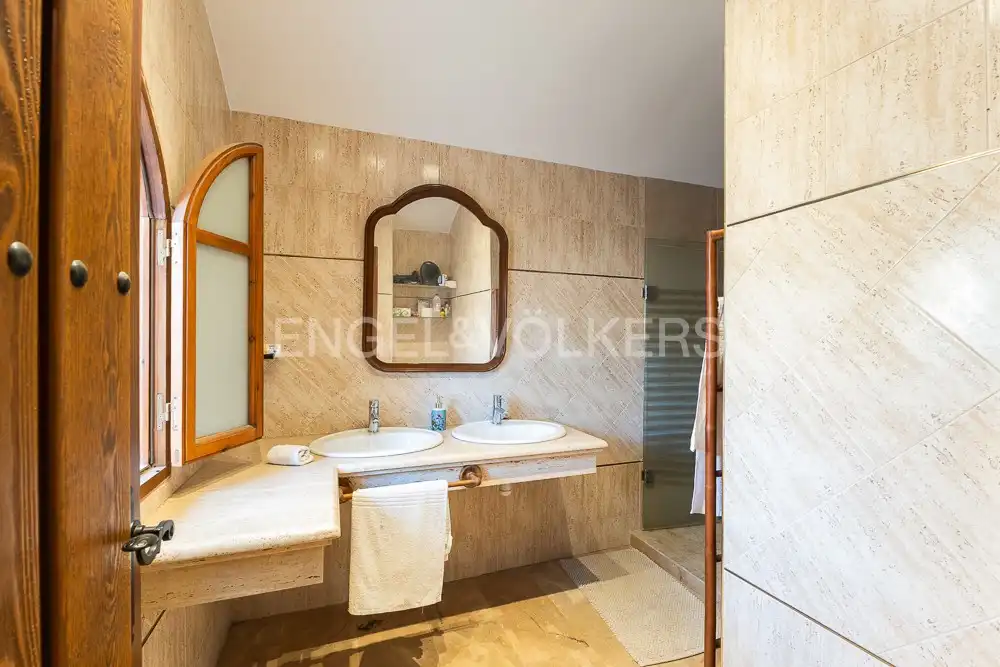 Baño de Casa o chalet de alquiler en Manises con Aire acondicionado, Calefacción y Jardín privado