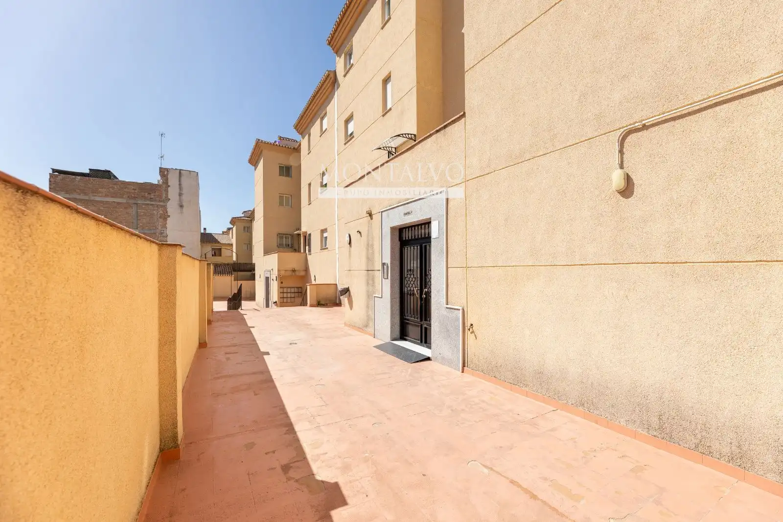 Vista exterior de Ático en venta en Atarfe con Terraza y Amueblado