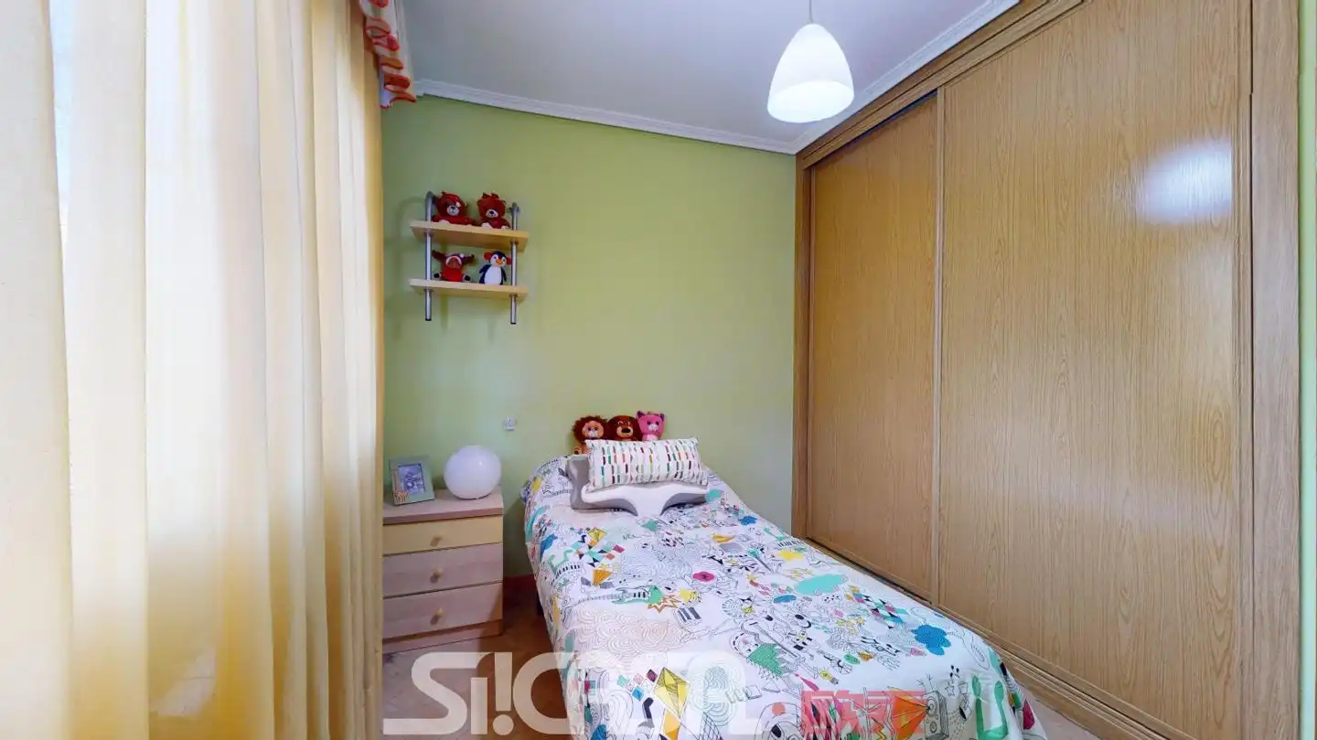 Dormitori de Casa adosada en venda en Pintores - Ferial