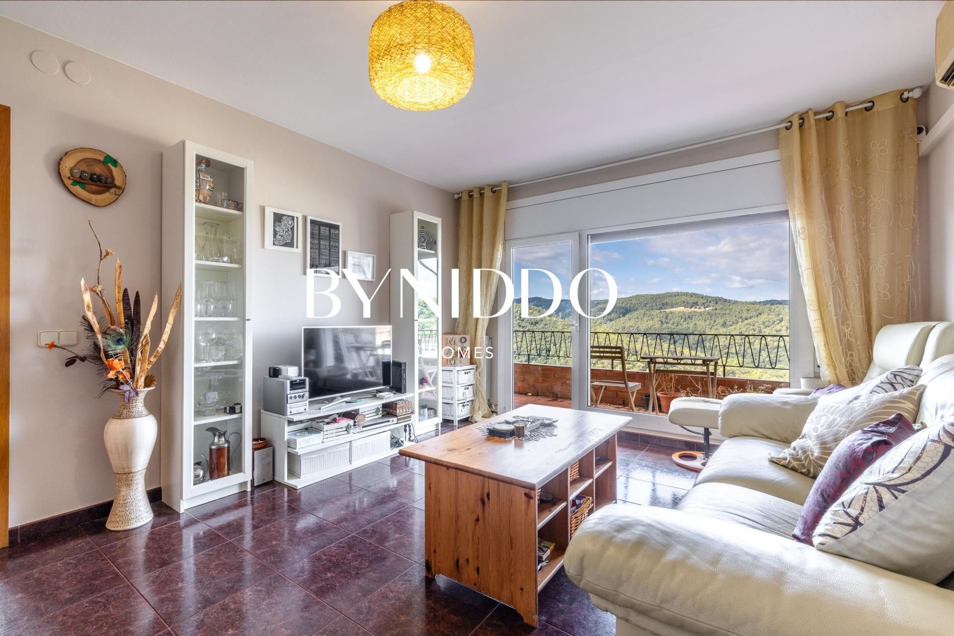 Living room of Flat for sale in Sant Cugat del Vallès  with Air Conditioner, Heating and Terrace
