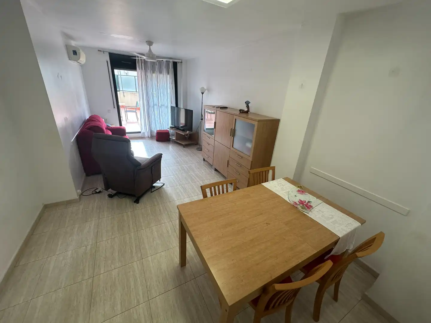 Sala d'estar de Pis en venda en Santa Coloma de Gramenet amb Aire condicionat, Calefacció i Terrassa