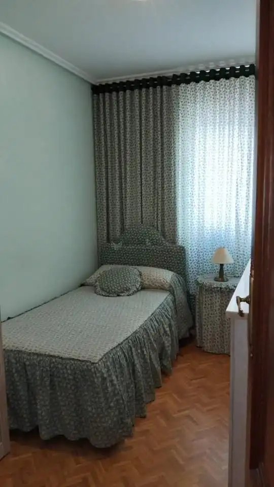 Habitación de Piso en venta en Teruel con Calefacción, Parquet y Amueblado