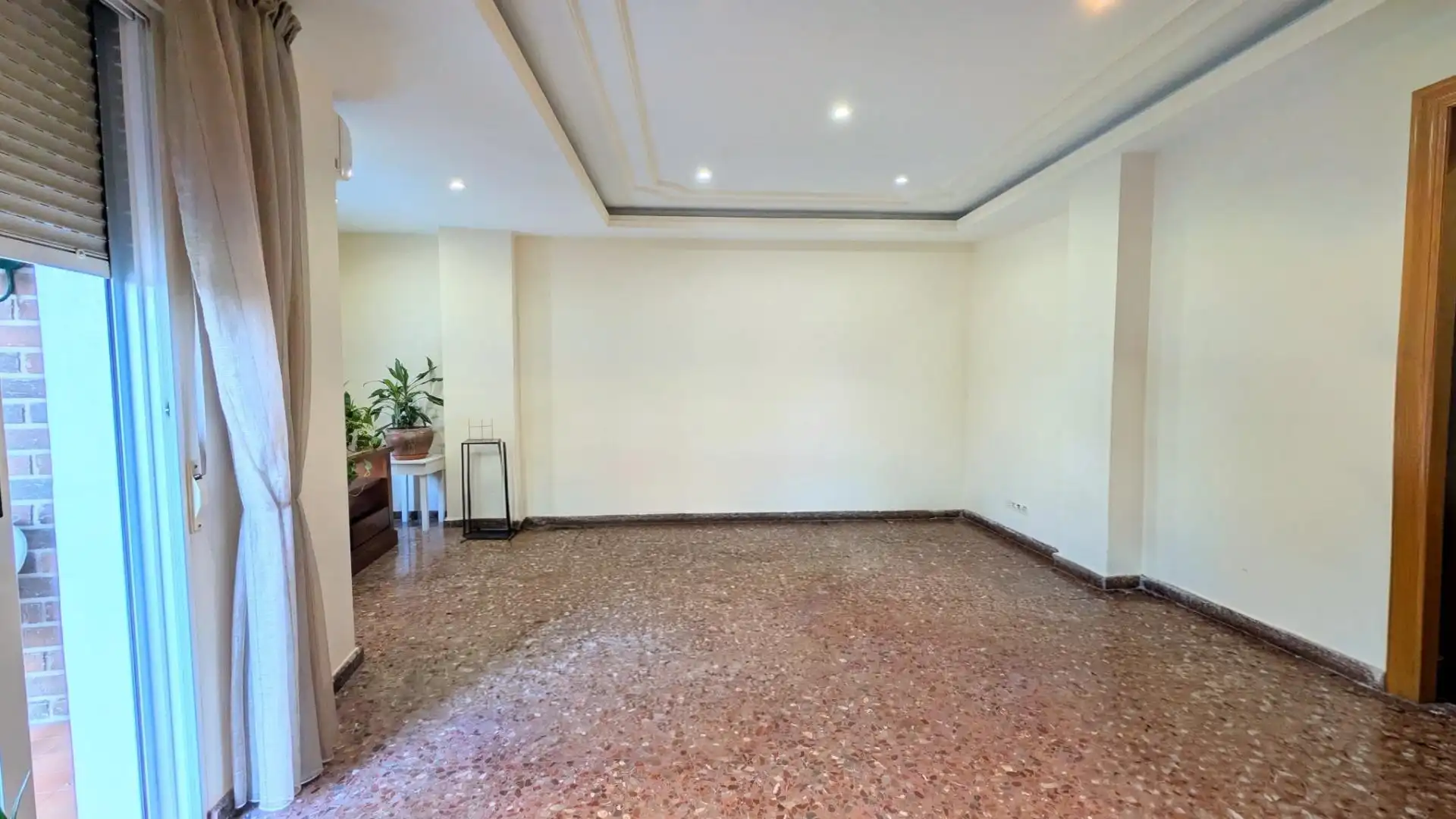 Flat for sale in Elche / Elx  with Air Conditioner and Balcony