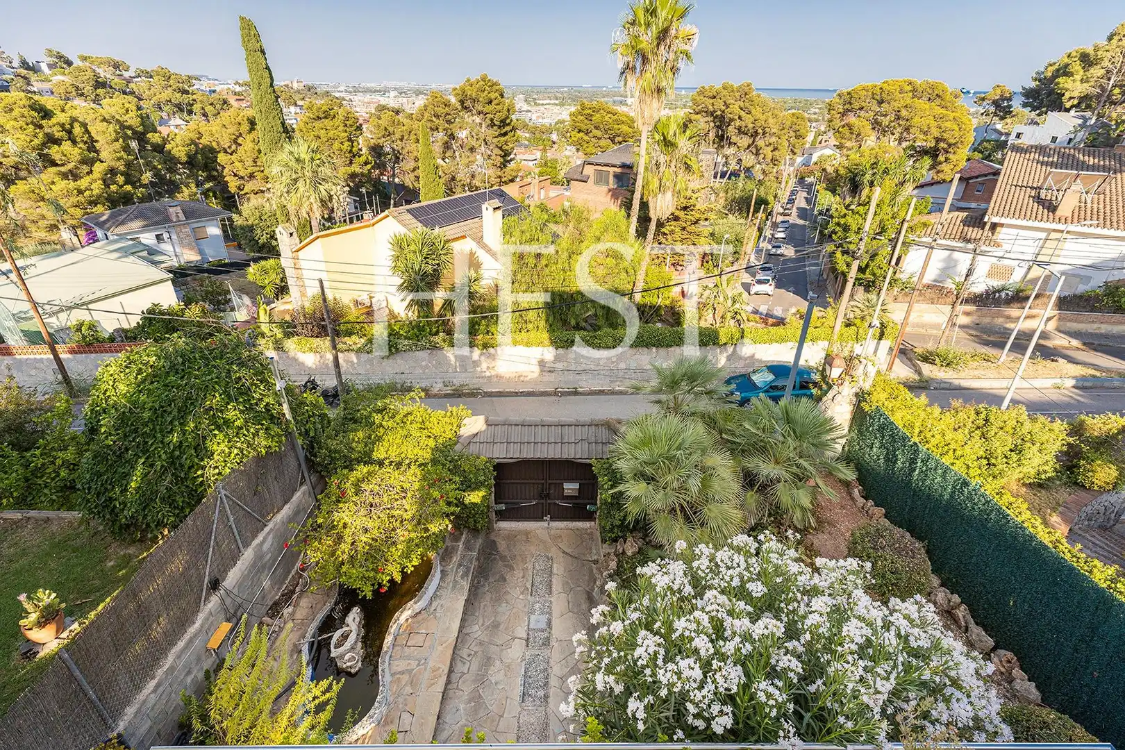 Vista exterior de Casa o chalet en venta en Castelldefels con Calefacción, Jardín privado y Parquet