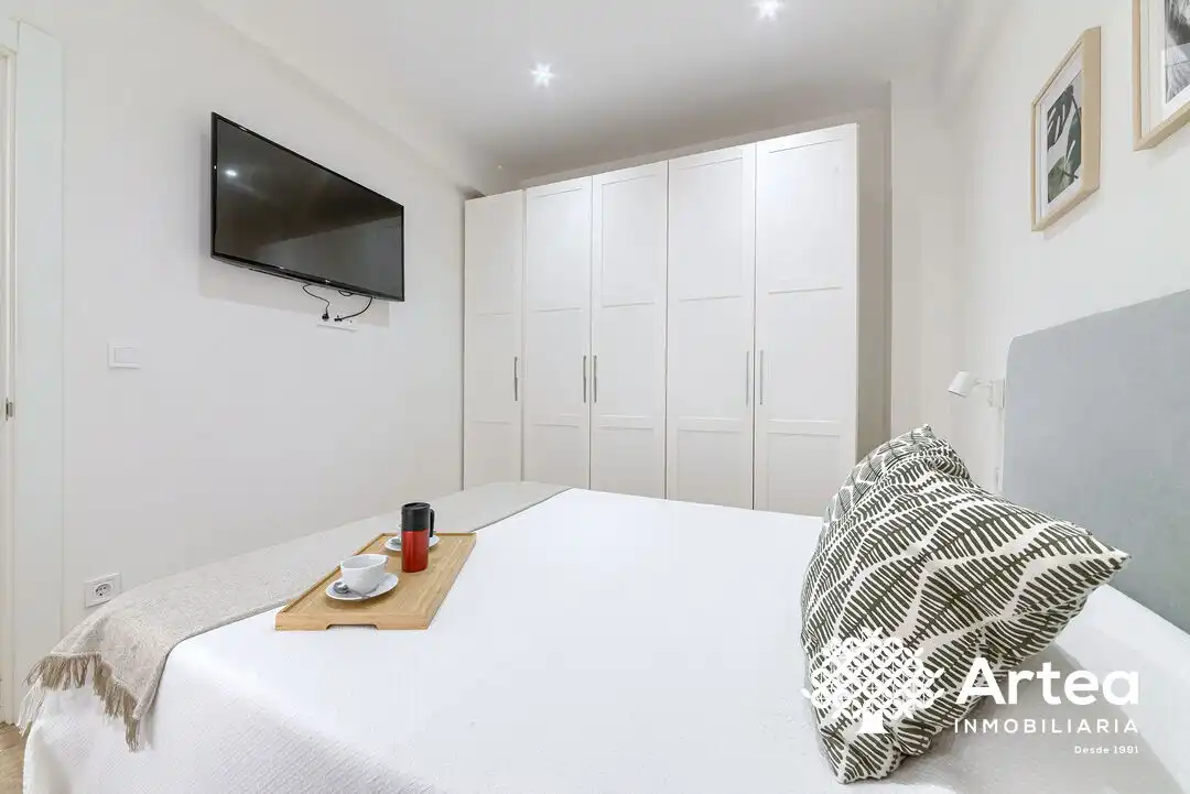 Schlafzimmer von Wohnung zum Verkauf in Bilbao  mit Heizung, Privatgarten und Möbliert