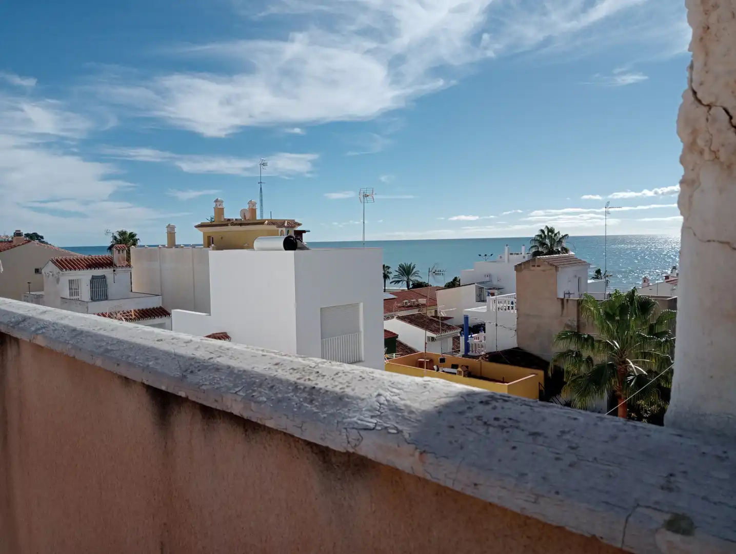Vista exterior de Piso en venta en Rincón de la Victoria con Aire acondicionado, Terraza y Horno