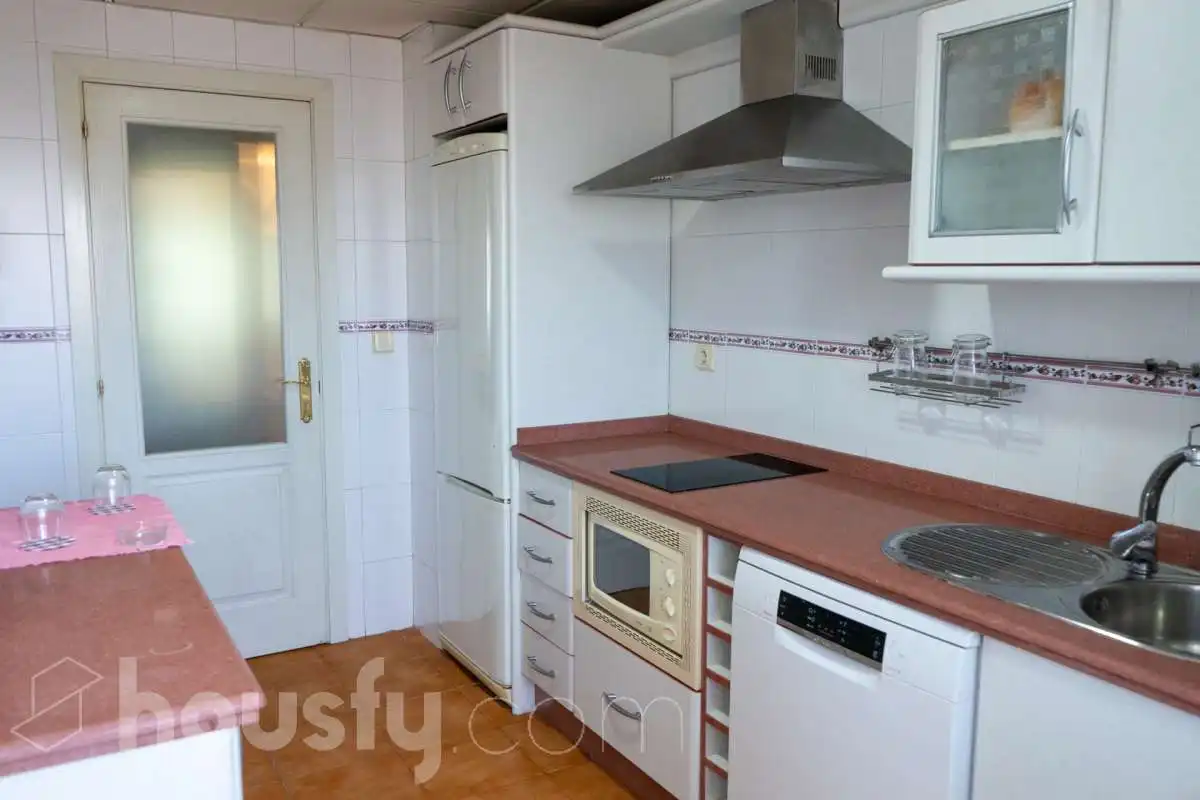Küche von Wohnung zur Miete in Sevilla mit Klimaanlage, Heizung und Terrasse