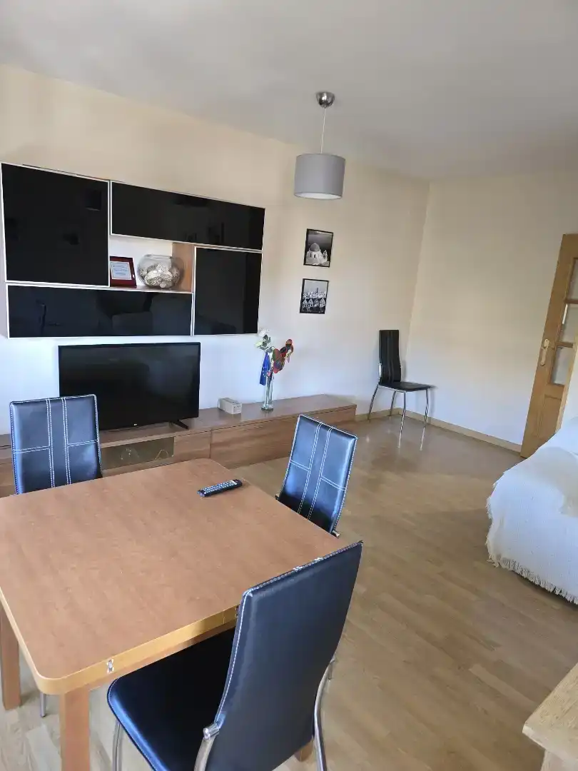 Wohnzimmer von Wohnung zur Miete in Ciudad Real mit Klimaanlage, Parkett und Möbliert