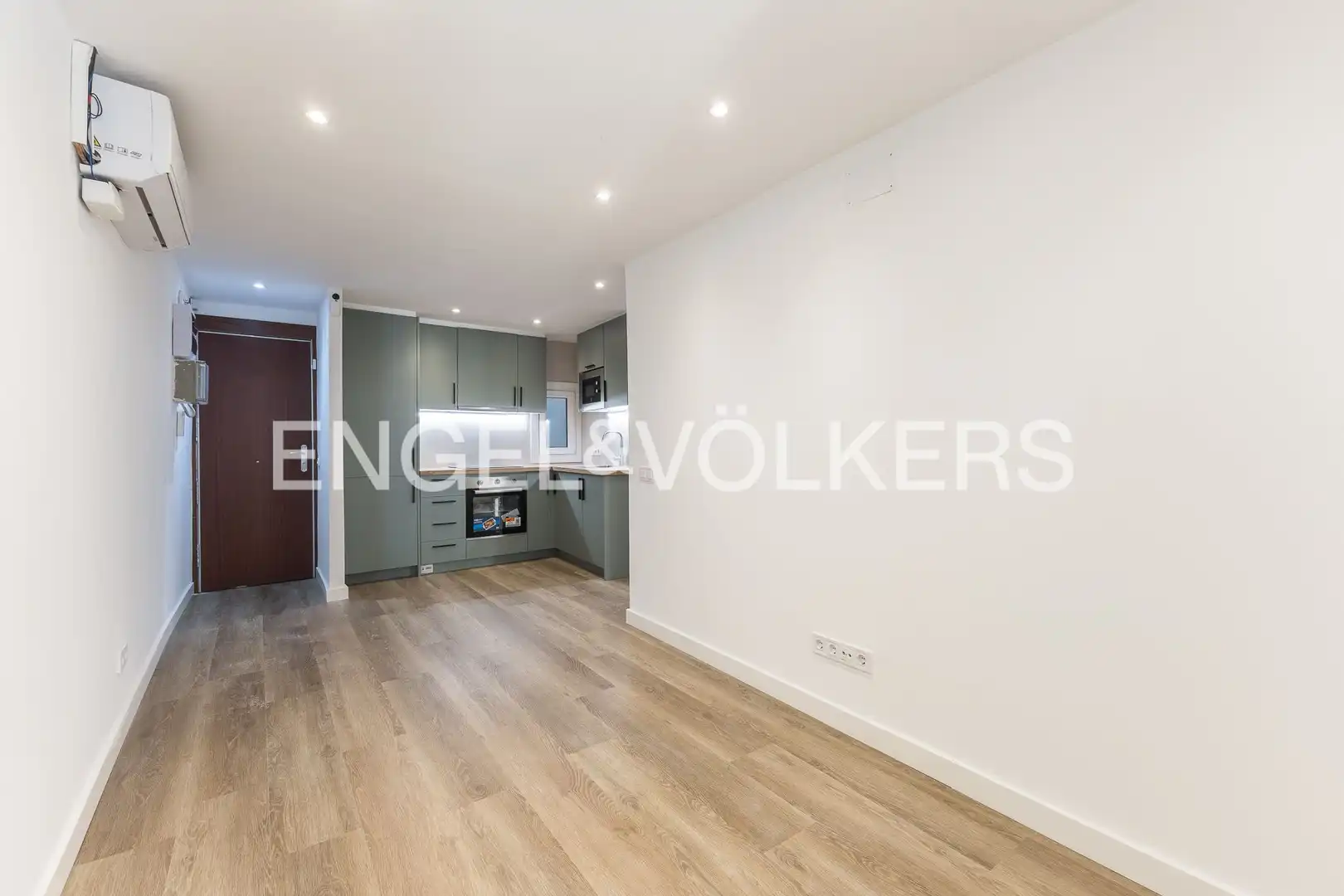 Living room of Flat for sale in L'Hospitalet de Llobregat  with Heating and Balcony