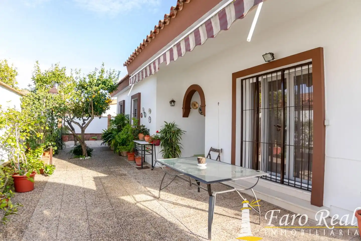 Vista exterior de Casa o chalet en venta en Sanlúcar de Barrameda con Aire acondicionado, Jardín privado y Terraza