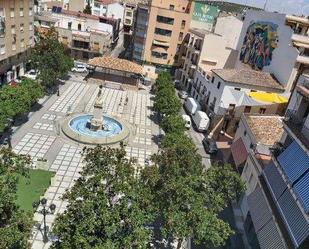 Vista exterior de Àtic en venda en Bailén amb Terrassa i Moblat