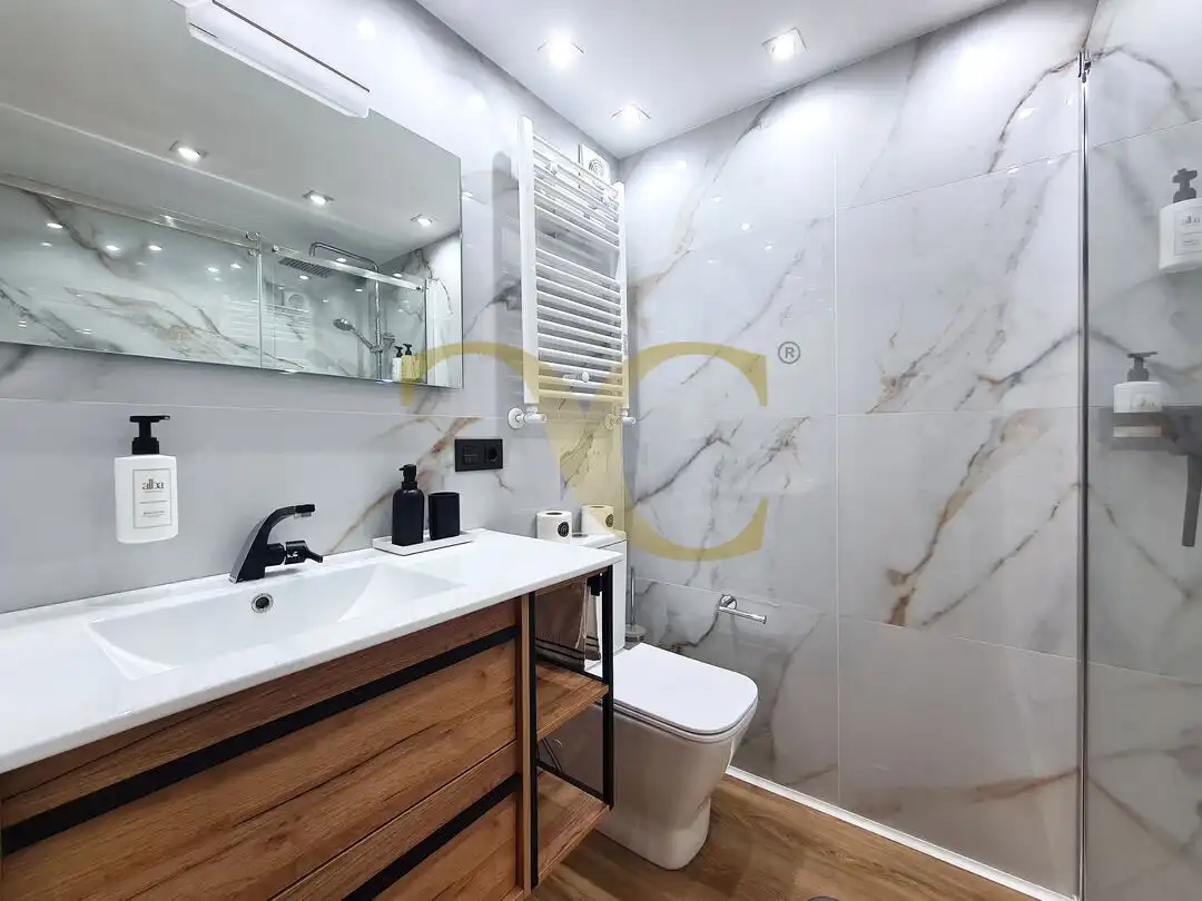 Badezimmer von Wohnung zur Miete in Oviedo  mit Heizung, Terrasse und Möbliert