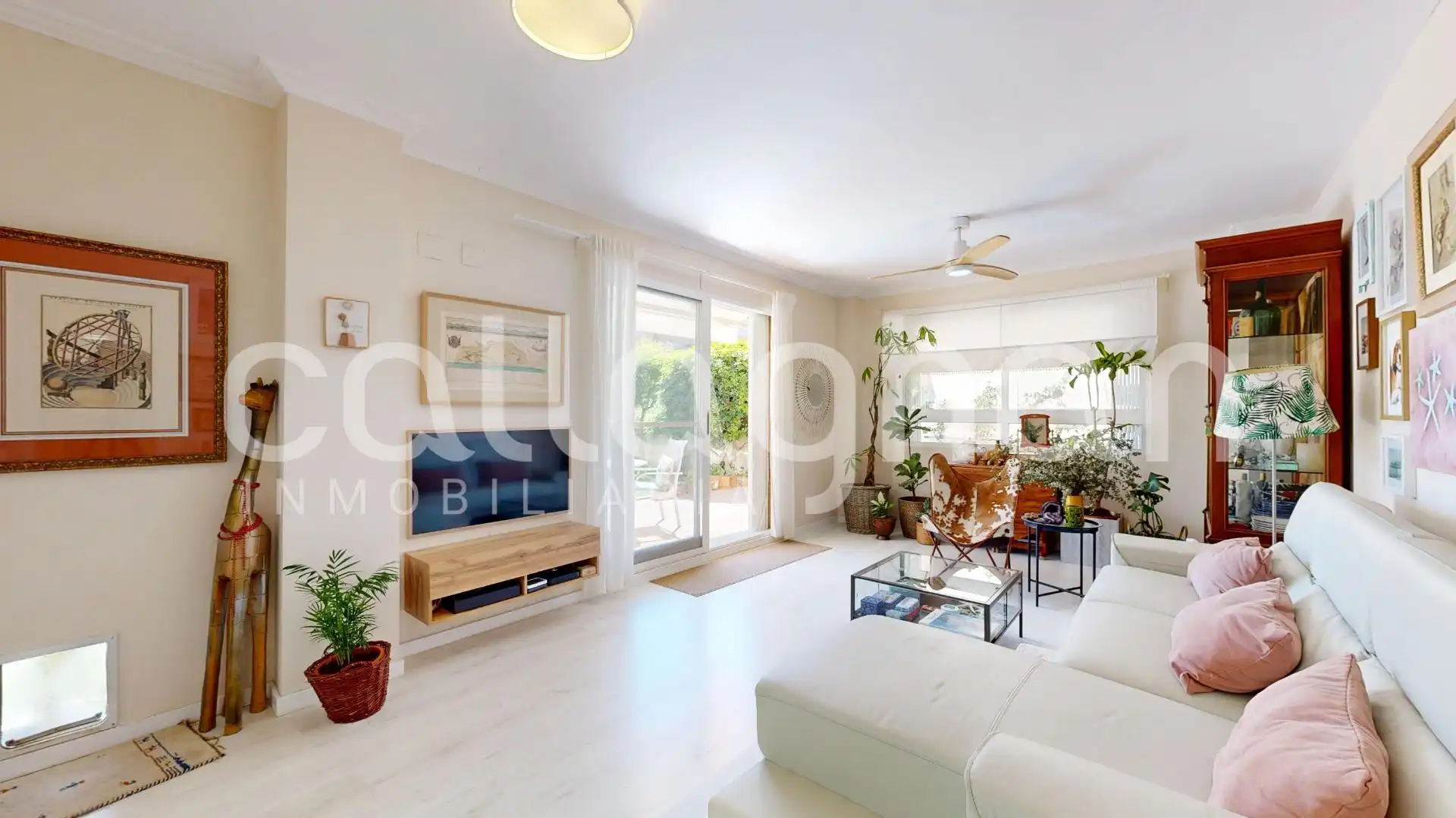 Living room of Ground floor for sale in Valencia  with Air Conditioner, Private garden and Storage room