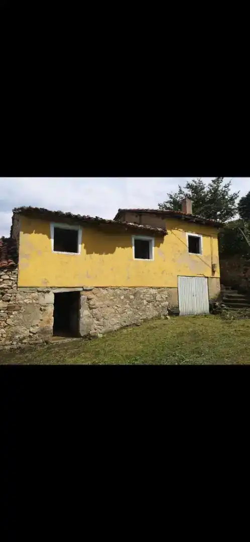 Vista exterior de Casa adosada en venda en Belmonte de Miranda