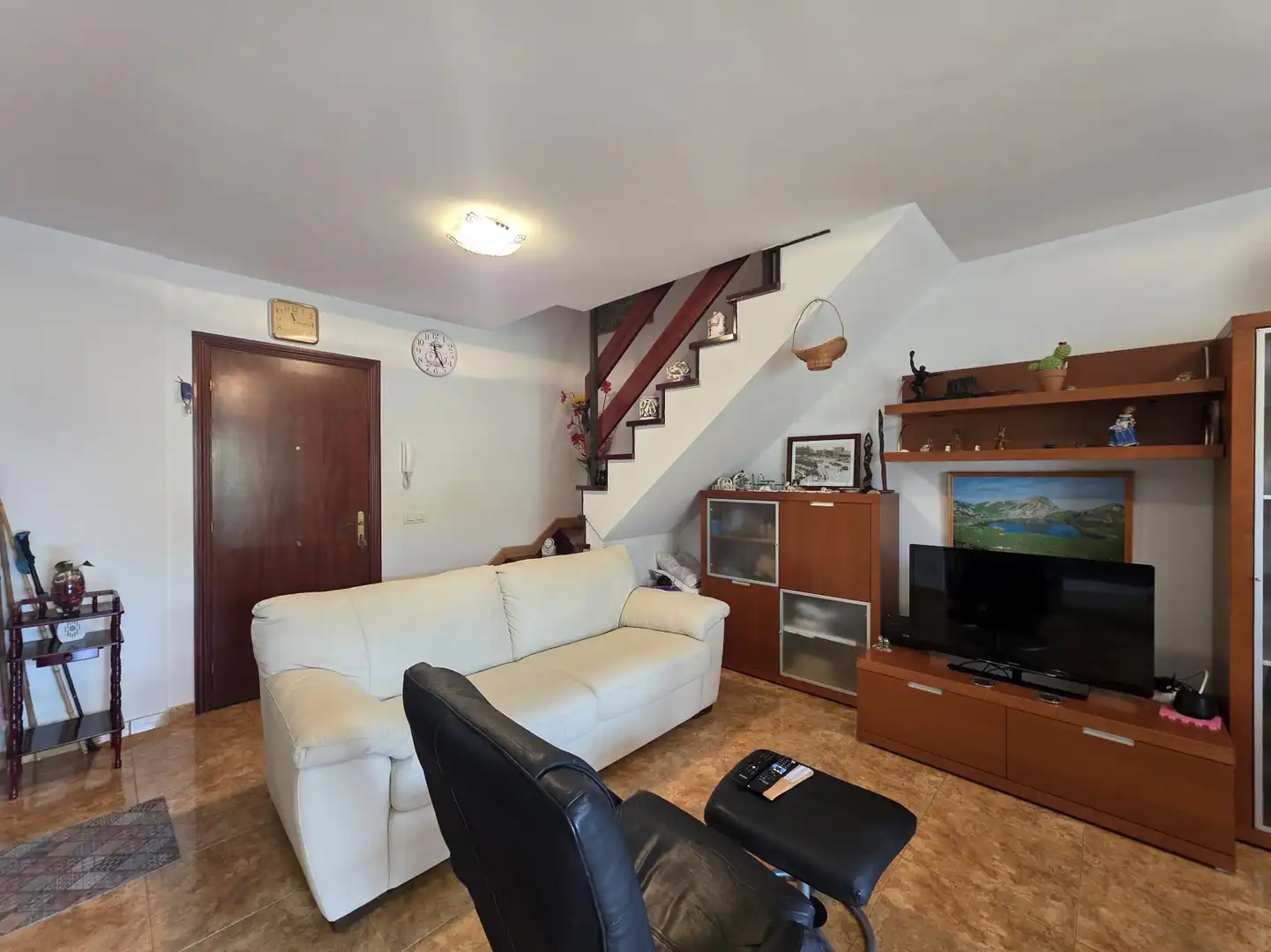 Wohnzimmer von Wohnung zur Miete in Nava mit Heizung