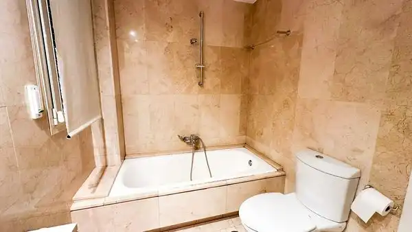 Baño de Piso de alquiler en Madrid con Aire acondicionado, Jardín privado y Trastero