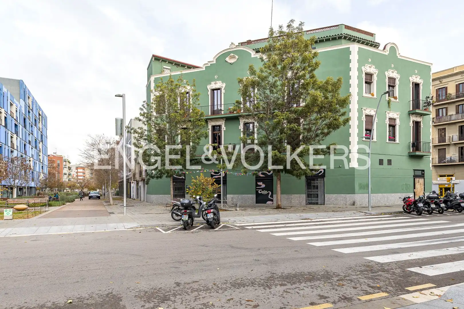 Exterior view of Flat for sale in Barcelona  with Air Conditioner, Heating and Balcony