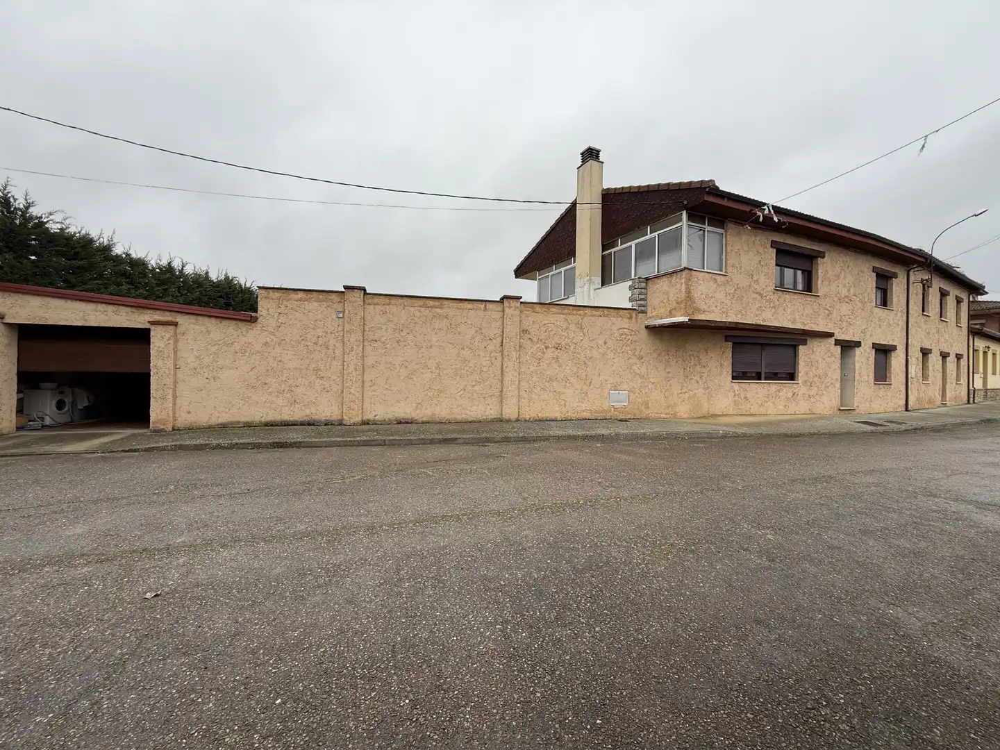 Vista exterior de Casa o xalet en venda en Mansilla Mayor amb Aire condicionat, Jardí privat i Parquet
