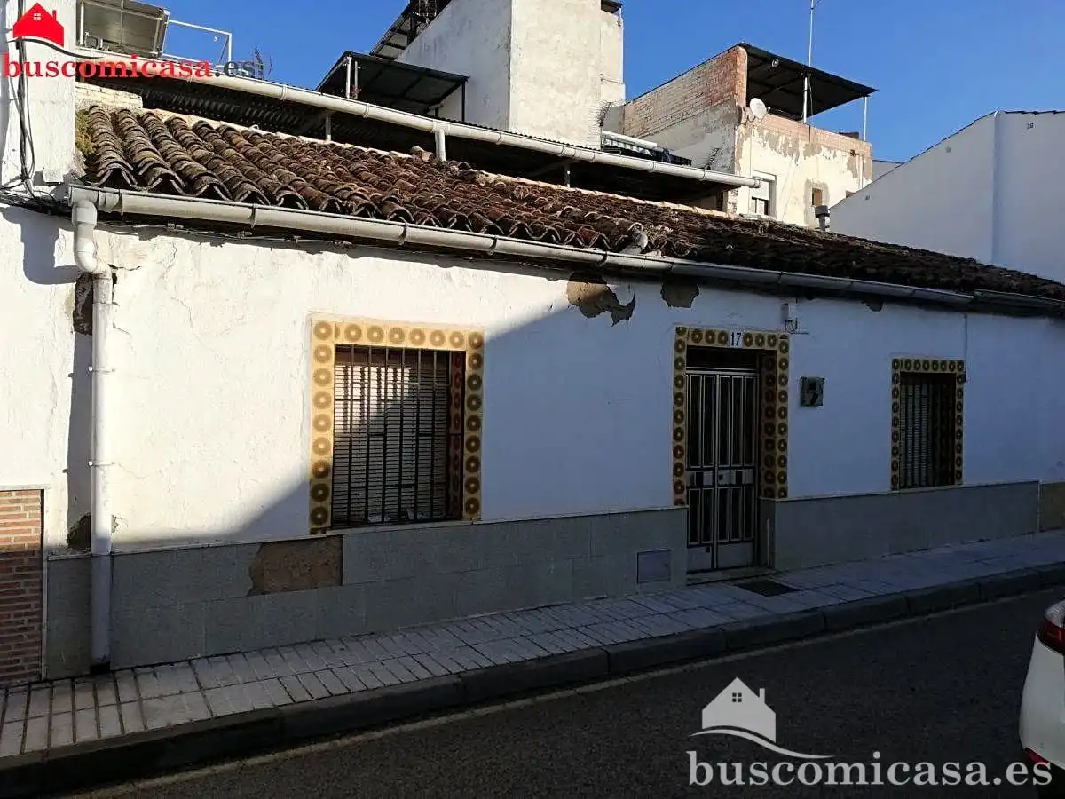 Vista exterior de Casa adosada en venta en Linares con Aire acondicionado, Jardín privado y Terraza