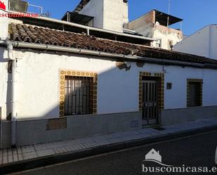 Vista exterior de Casa adosada en venda en Linares amb Aire condicionat i Terrassa